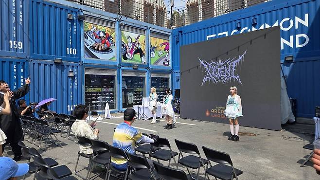 아티팩토리의 아이돌 그룹 '엑시던트'