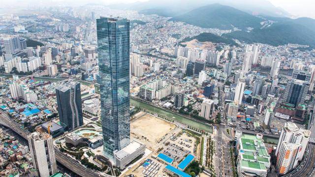 부산 남구 국제금융센터 소재 본사 전경.