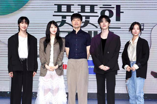 9일 서울 마포구에 위치한 쇼킹K-POP 센터에서는 드라마 '풋풋한 로맨스' 제작발표회가 열렸다. 행사에는 가수 이채연, 원어스 시온, 원위 동명, 배우 최다음과 황경성 감독이 참석했다. 다날엔터테인먼트, 요구르트스튜디오 제공