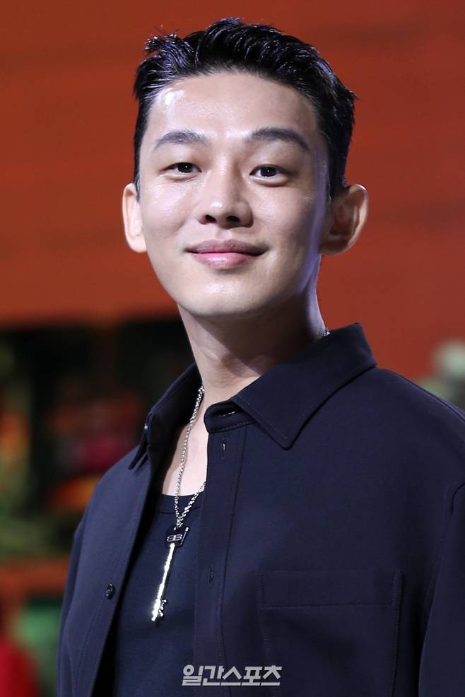 "배우 유아인이 23일 오전 서울 강남구 그랜드 인터컨티넨탈 서울 파르나스 호텔 그랜드볼룸에서 열린 넷플릭스 시리즈 ‘서울대작전’ 제작보고회에 참석해 포토타임을 갖고 있다. 서병수 기자 qudtn@edaily.co.kr / 2022.08.23."