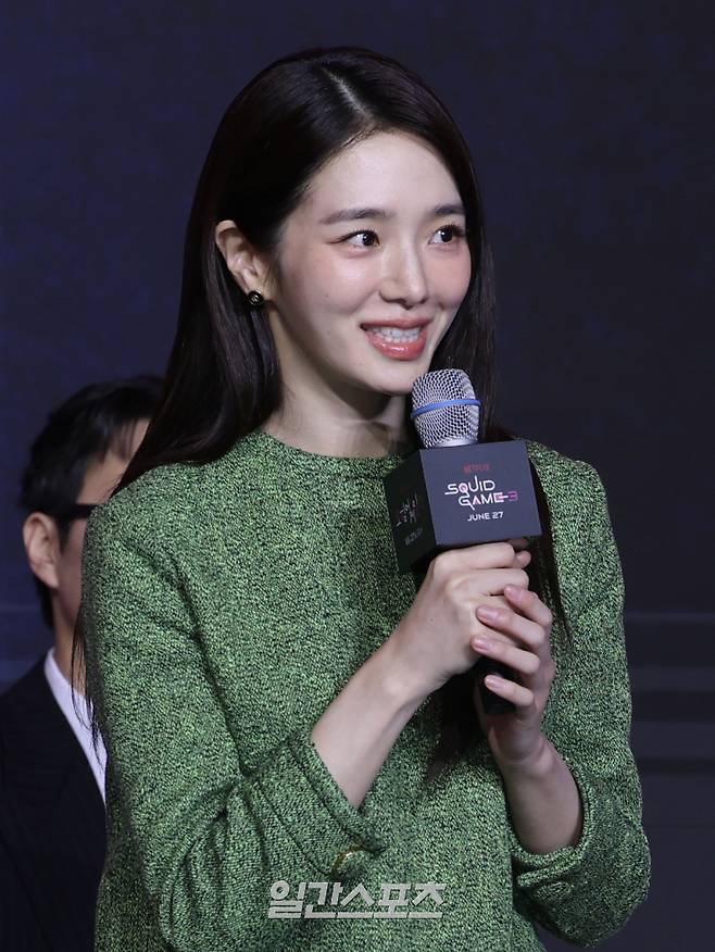 배우 박규영이 9일 오전 서울 용산구 드래곤시티에서 열린 넷플릭스 오리지널 '오징어게임 시즌3' 제작발표회에 참석해 포토타임을 갖고 있다. '오징어게임3'는 자신만의 목적을 품고 다시 참가한 게임에서 가장 친한 친구를 잃고 만 ‘기훈’과, 정체를 숨긴 채 게임에 숨어들었던 ‘프론트맨’, 그리고 그 잔인한 게임 속에서 살아남은 참가자들의 마지막 운명을 그린 이야기. 오는 27일 공개. 서병수 기자 qudtn@edaily.co.kr /2025.06.09/