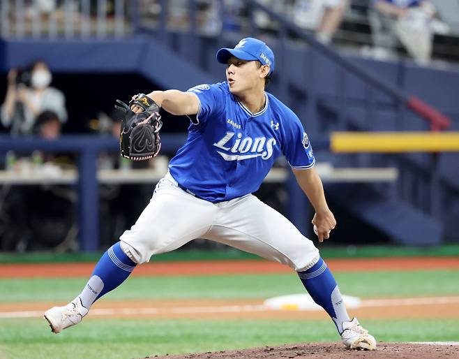 2025 KB0리그 프로야구 키움히어로즈와 삼성라이온즈의 경기가 22일 오후 서울 고척스카이돔에서 열렸다. 8회 말 배찬승이 구원 등판해 역투하고 있다. 고척=김민규 기자 mgkim1@edaily.co.kr /2025.05.22/