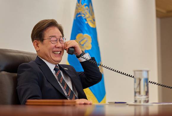 이재명 대통령이 9일 서울 용산 대통령실에서 이시바 시게루 일본 총리와 전화 통화를 하고 있다. 2025.6.9 [대통령실 제공. 재판매 및 DB 금지] [사진=대통령실]