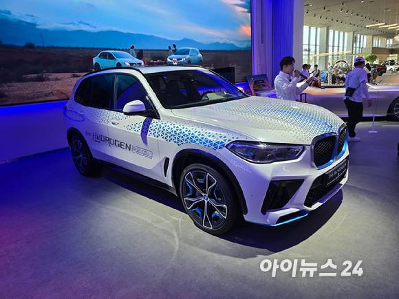 BMW 'iX5 하이드로젠'. [사진=김종성 기자]