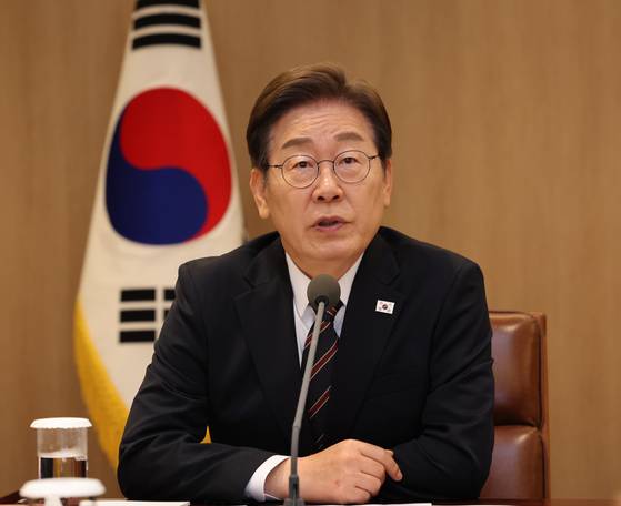 이재명 대통령이 9일 오전 서울 용산 대통령실에서 열린 2차 비상경제점검태스크포스(TF) 회의에 모두발언을 하고 있다. 대통령실사진기자단