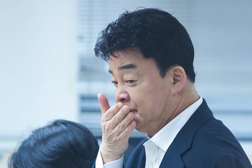 백종원 더본코리아 대표가 지난 3월 28일 서울 서초구 스페이스쉐어 강남역센터에서 열린 첫 정기 주주총회에 참석하고 있다. 연합뉴스