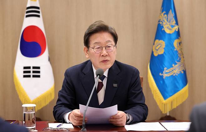 이재명 대통령이 4일 서울 용산구 대통령실에서 열린 1호 행정명령 비상경제점검TF 회의에 참석해 모두발언을 하고 있다. 2025.06.04 [사진 = 대통령실사진기자단]