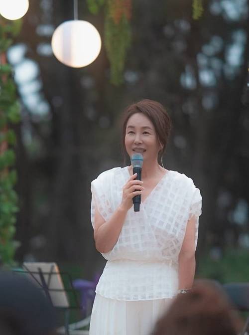 배우 김미숙이 우아함의 정점을 찍는 순간을 선사했다. 사진=김미숙 SNS