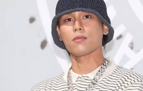 검찰이 마약 투약 후 자수한 래퍼 식케이에게 징역 3년6개월을 구형했다. 사진은 래퍼 식케이가 행사 포토존에 선 모습. /사진=뉴스1