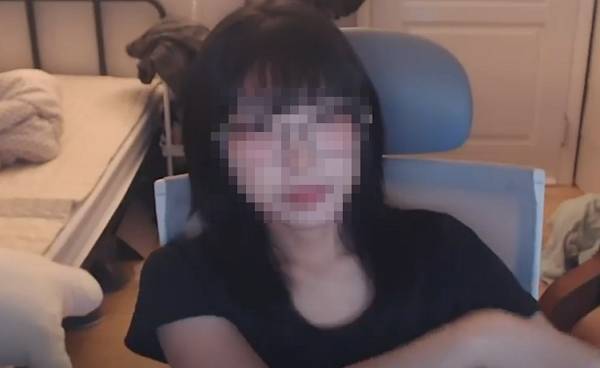 여성 스트리머가 실시간 방송에서 이재명 대통령 당선 소식에 '암살'을 언급했다가 논란에 휩싸였다. 사진은 여성 스트리머 윤냐옹임이 이재명 대통령 '암살' 발언을 하는 모습. /사진=치지직 캡처