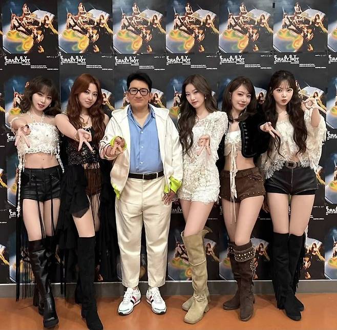 [서울=뉴시스] 방시혁 하이브 의장이 르세라핌 콘서트 현장을 찾았다. (사진=방시혁 인스타그램 캡처) 2025.04.21. photo@newsis.com *재판매 및 DB 금지