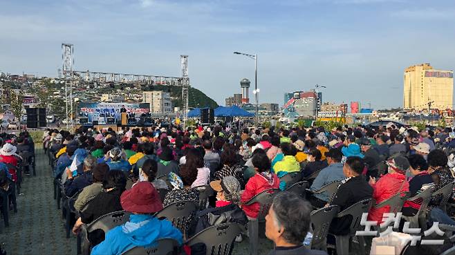 제31회 풍어예배 및 어르신 효잔치가 지난 5일 묵호항 여객선터미널 주차장에서 열렸다. 최진성 아나운서