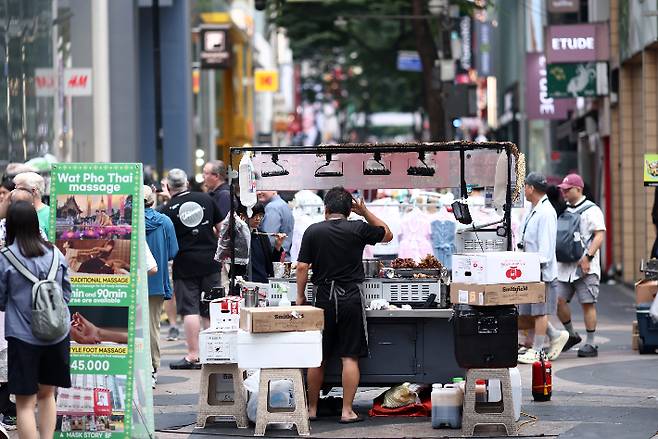 이재명 정부 출범에 맞춰 소상공인 등 취약계층의 채무 소각을 위한 '배드뱅크' 설립 논의가 본격화됐다. 연합뉴스