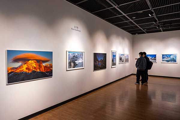 서울 예술의전당에서 열린 '산이 좋아 산에 사네' 사진전.