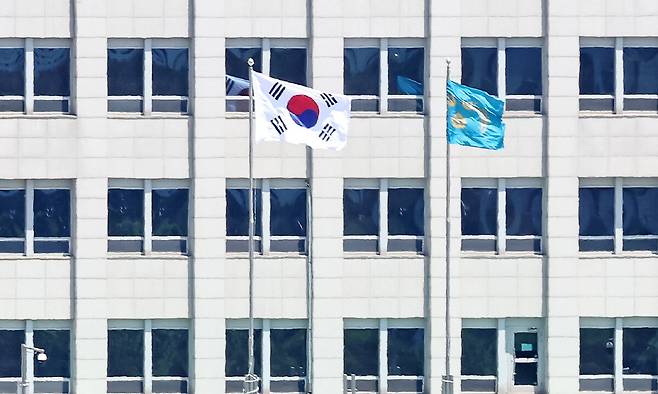 이재명 대통령의 임기가 시작된 지난 4일 서울 용산구 대통령실 청사에 봉황기가 게양돼 있다. 뉴스1