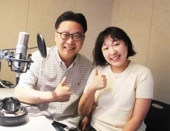 서경덕 성신여대 교수(왼쪽)가 대세 방송인 이수지와 독도 대표 식물을 국내외에 알리는 다국어 영상을 소셜미디어(SNS)를 통해 공개해 눈길을 끈다. 서경덕 성신여대 교수 인스타그램