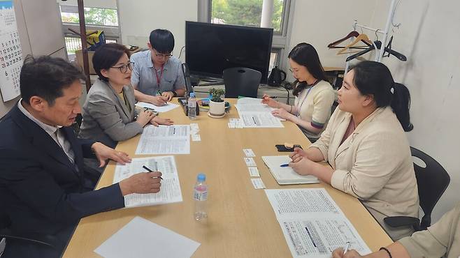 6월 4일 경북문화관광공사 김남일 사장과 임채완 관광정책 과장((왼쪽)이 문체부 국제관광과 관계자들과 '2026 PATA 연차총회 성공개최를 위한 예산지원 등을 협의하고 있다. ⓒ경북문화관광공사 