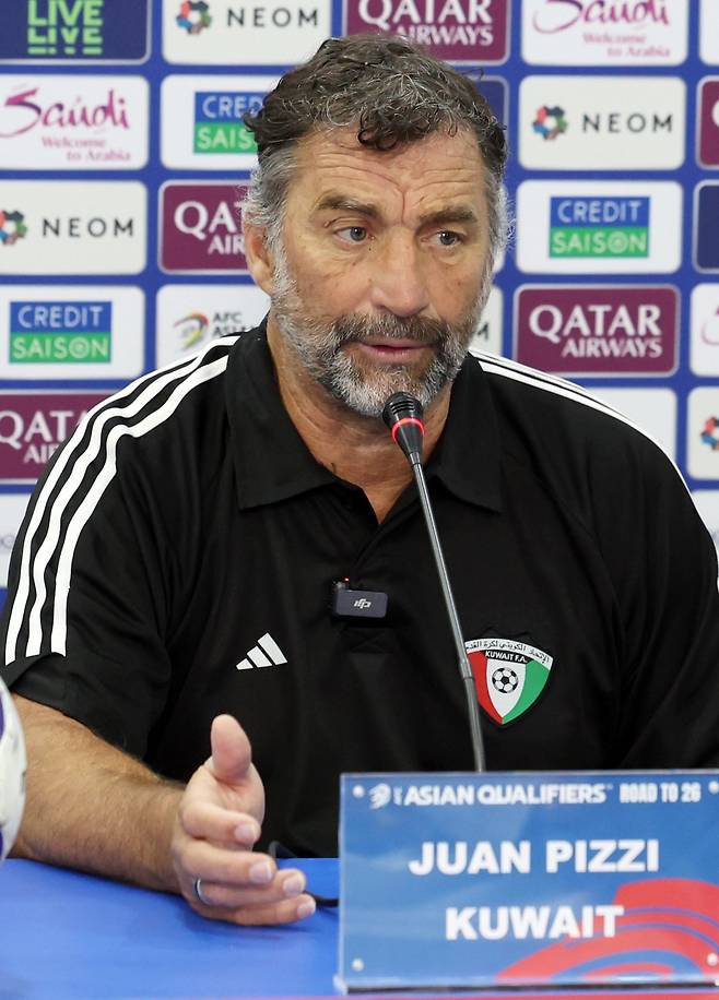쿠웨이트대표팀 후안 피치 감독은 한국축구를 브라질에 버금가는 세계 7대 강호로 극찬했다. 뉴시스