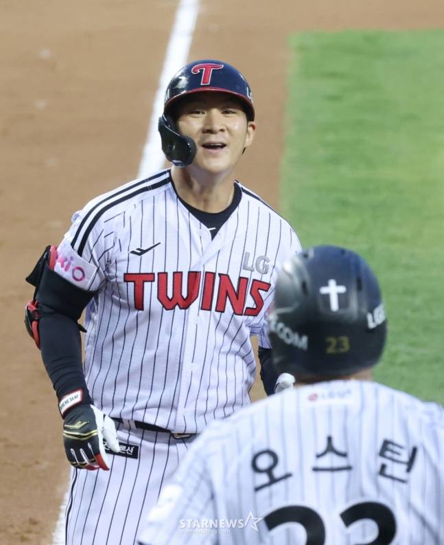 LG 트윈스 오지환(왼쪽). /사진=김진경 대기자