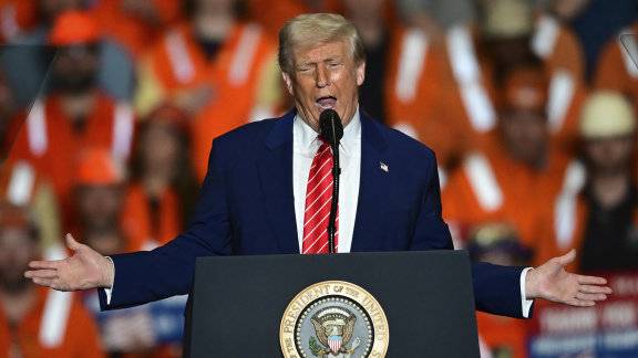 도널드 트럼프 미국 대통령은 반도체 설계 소프트웨어에 수출 금지 조치를 내리는 등 전방위적으로 중국을 압박하고 있다. 뉴시스