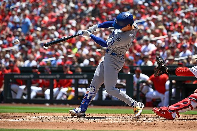 미국 메이저리그 LA 다저스의 김혜성이 6월 9일(이하 한국시간) 미국 미주리주 세인트루이스의 부시스타디움에서 열린 2025 메이저리그 세인트루이스 카디널스와의 원정경기에 9번타자 겸 중견수로 선발 출전, 메이저리그 데뷔 첫 3루타와 함께 2타점을 기록하고 팀의 7-3 승리에 힘을 보탰다. 사진 연합뉴스