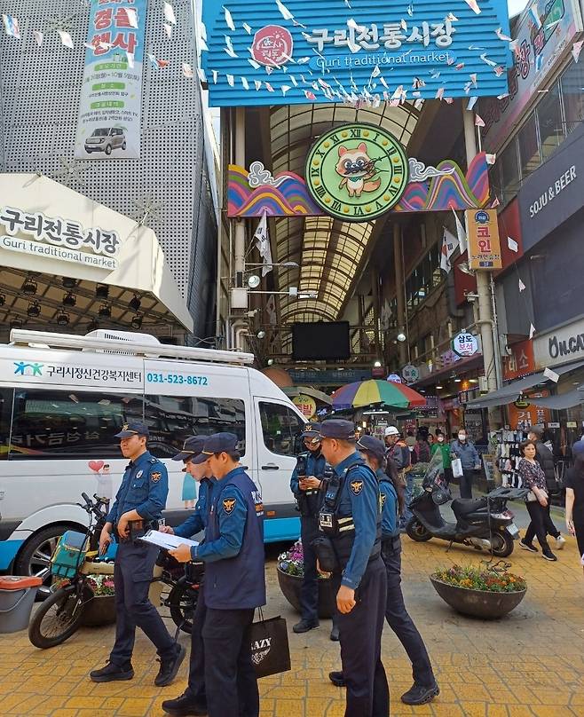 구리 전통시장서 치안활동 [경기북부경찰청 제공. 재판매 및 DB 금지]
