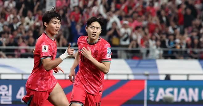 10일 서울월드컵경기장에서 열린 2026 북중미 월드컵 아시아 3차 예선 최종전 한국과 쿠웨이트의 경기. 후반전 팀 세번째 골을 넣은 한국 오현규가 기뻐하고 있다. 연합