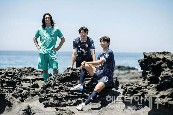제주SK FC가 2025시즌 써드 유니폼 '제주 남방큰돌고래'를 10일 공개했다 (사진=제주SK FC)