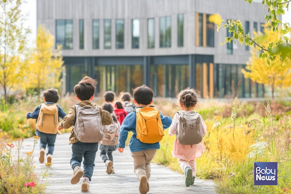 근로복지공단(이사장 박종길)은 9일 토스(대표사 ㈜비바리퍼블리카)와 서울 강남구 역삼동에 있는 아크플레이스에서 상생형 직장어린이집 설치를 위한 업무협약을 체결했다. ⓒ베이비뉴스