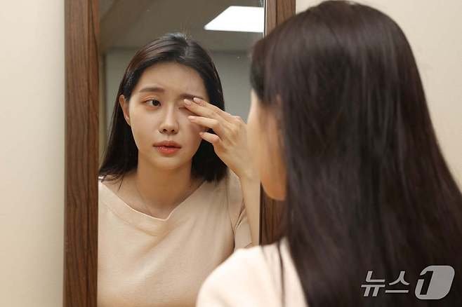 헤르페스 바이러스가 영향을 주는 눈 부위에 따라 눈꺼풀염, 각막염, 결막염 등으로 나타날 수 있다.(김안과병원 제공)