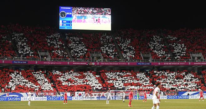 축구대표팀 붉은악마 응원단이 지난 3월25일 수원월드컵경기장에서 열린 2026 FIFA 북중미 월드컵 3차 예선 요르단과 경기 도중 카드섹션을 하고 있다. 최승섭기자 thunder@sportsseoul.com