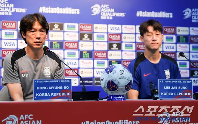 2026 FIFA 북중미 월드컵 3차 예선 최종전 공식 기자회견이 9일 서울월드컵경기장에서 열렸다. 홍명보 감독, 이재성이 인터뷰를 하고 있다. 상암=박재만 기자 pjm@sportschosun.com/2025.06.09/