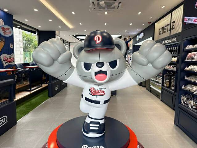 CU가 두산베어스 팝업스토어를 운영한다. (제공=BGF리테일)