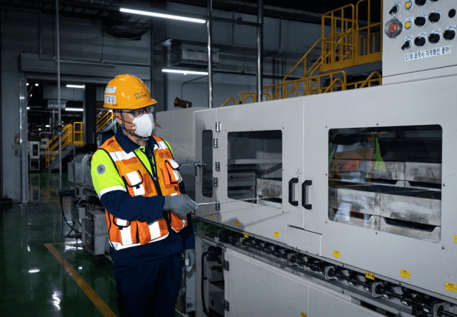 포스코퓨처엠이 10일 연산 4만 5천톤 규모의 광양 전구체 공장을 준공했다