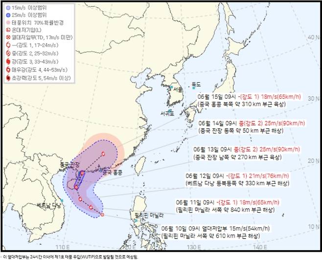 2025년 장마·1호 태풍 우딥 ’위험한 만남?’...장마기간 예측= 필리핀 마닐라 서쪽 약 610km 부근해상에서 10일 오전 9시 최대풍속 15m/s(54km/h)규모로 37km로 남남서진 하고 있는 열대저압부가 발달했다. 기상청은 필리핀 마닐라 서쪽 부근해상에서 열대저압부가 발생한 가운데, 주변 해수면 온도가 30도 이상으로 높아 2025년 1호 태풍 ‘우딥(Wutip)’으로 발달할 수 있어 예의 주시하고 있다. ⓒ기상청: 열대저압부(2025년 1호 태풍 우딥) 이동 예상경로와 현재 위치