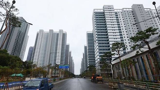 앞으로 무주택자에게만 일명 '줍줍'으로 불리는 무순위 청약 자격이 주어진다.ⓒ뉴시스