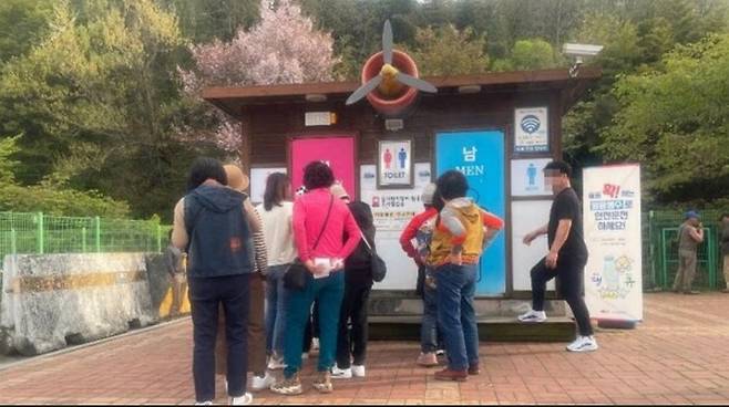 남자화장실에 줄선 여성들... 성적욕망 없어 처벌불가 남자화장실에 줄선 여성들... 성적욕망 없어 처벌불가