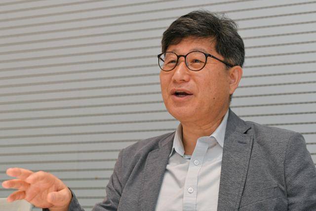 윤웅장 경기대 대학원 범죄심리학과 초빙교수가 5일 서울 중구 한국일보 회의실에서 본보와 인터뷰 하고 있다. 남동균 인턴기자
