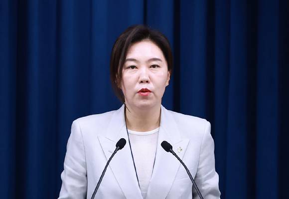 강유정 대통령실 대변인이 9일 서울 용산 대통령실 청사에서 대통령경호처 인사 관련 현안 브리핑을 하고 있다. 2025.6.9 [사진=연합뉴스]