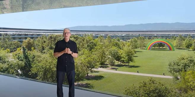 WWDC 25를 진행 중인 팀 쿡 애플 CEO / 출처=애플