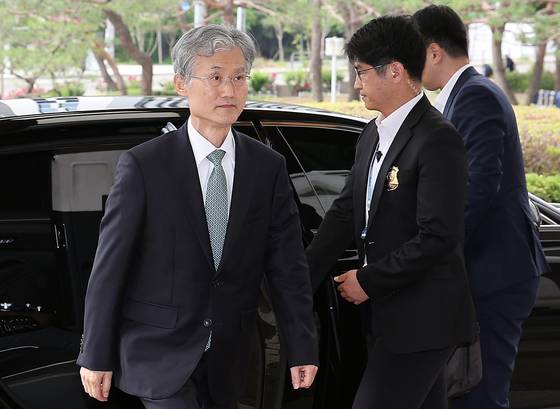 조희대 대법원장이 9일 오전 서울 서초동 대법원으로 출근하고 있다. [뉴스1]