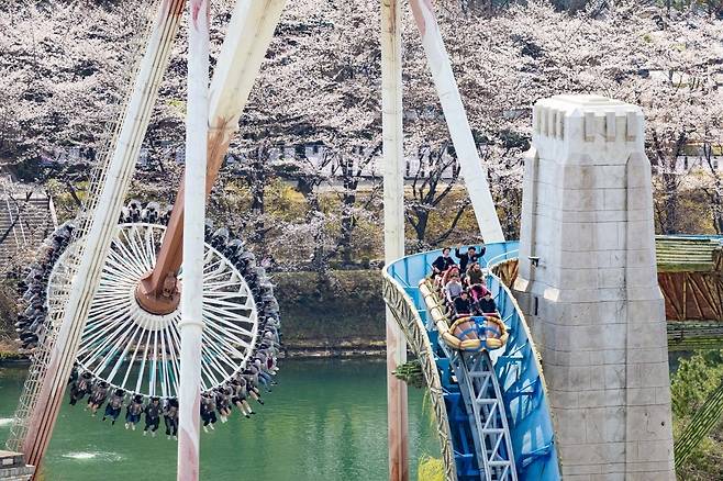 롯데월드 전경 (사진은 기사와 무관) / 사진=연합뉴스