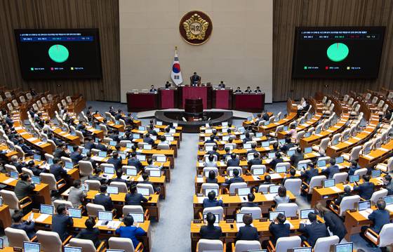The National Assembly passes three special probes into former President Yoon Suk Yeol's martial law "insurrection," the former first lady Kim Keon Hee and the death of a Marine soldier who drowned during the Yoon administration on June 5 in western Seoul. [NEWS1]
