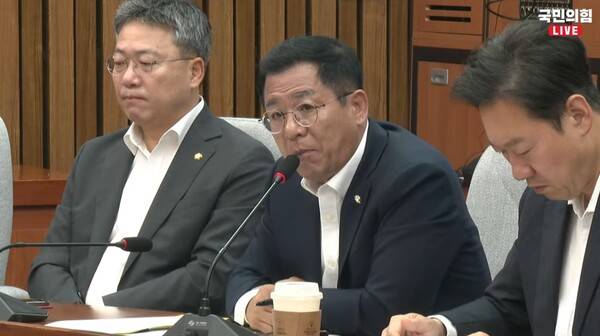 ▲이상휘 국민의힘 미디어특별위원장이 10일 원내대책회의에서 대통령실의 기자 질문 영상 촬영 방침을 비판하고 있다. 사진=국민의힘 영상 갈무리