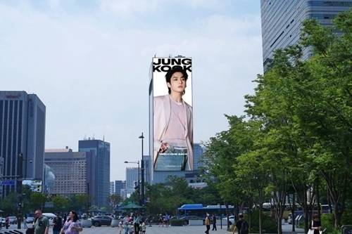 방탄소년단(BTS) 멤버 정국이 광화문에 뜬다.