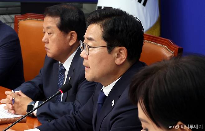 [서울=뉴시스] 조성봉 기자= 박찬대 더불어민주당 당대표 직무대행 겸 원내대표가 9일 오전 서울 여의도 국회에서 열린 최고위원회의에서 발언을 하고 있다. 2025.06.09. suncho21@newsis.com /사진=조성봉