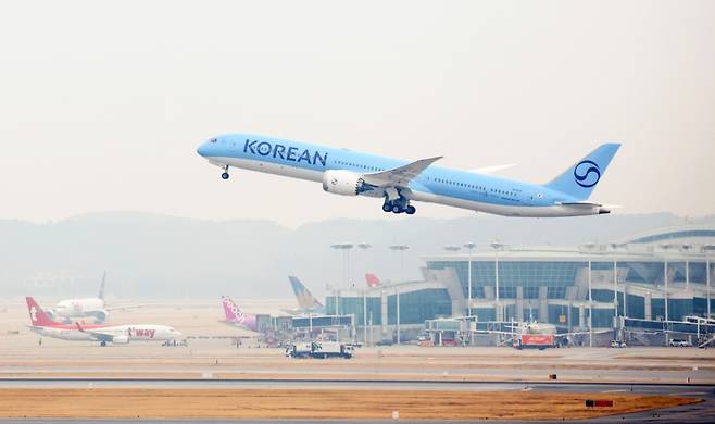 대한항공 새로운 CI(기업이미지)가 적용된 항공기 참고 이미지/사진=뉴시스