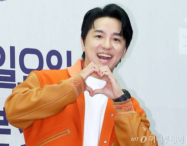 스타강사 조정식(42)씨가 현직 교사에게 돈을 주고 수능모의고사 문항을 사들인 혐의로 검찰에 송치된 사실이 뒤늦게 전해졌다.  /사진=김창현