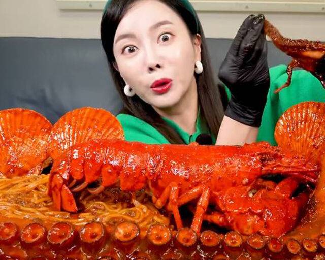 유튜버 쏘영이 14년 배우 생활 수익이 유튜버 월수익보다 작다고 밝혔다. / 유튜브 '쏘영' 캡처