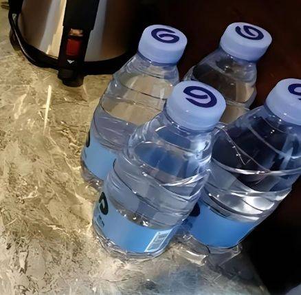 [서울=뉴시스]최근 중국 베이징의 한 호텔에서 80대 투숙객이 생수병에 담긴 샴푸를 마시는 사고가 발생했다. 사진은 본문과 무관.(사진=baidu 갈무리) *재판매 및 DB 금지